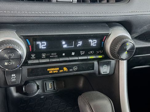 Used 2021 Toyota RAV4 XLE image 24