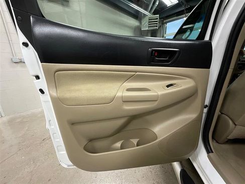 Used 2010 Toyota Tacoma PreRunner image 18