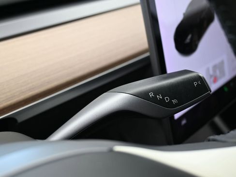 Used 2021 Tesla Model 3 Standard Range Plus image 24