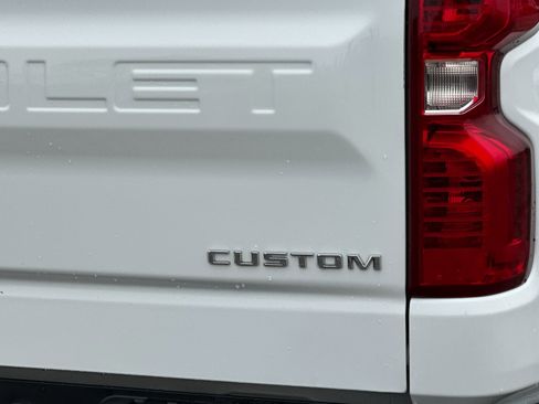 Used 2023 Chevrolet Silverado 1500 Custom image 25