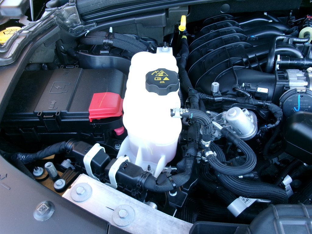 Used 2025 Jeep Grand Cherokee Altitude AWD/4WD image 41