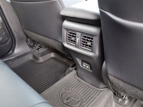 Used 2022 Toyota RAV4 XLE Premium image 34