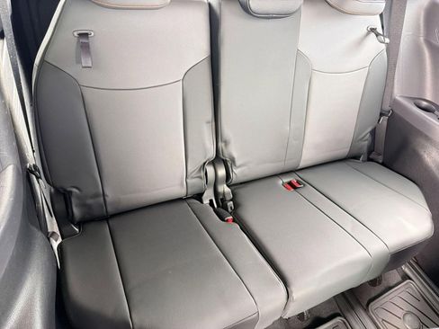 Used 2022 Toyota Sienna XSE FWD image 33