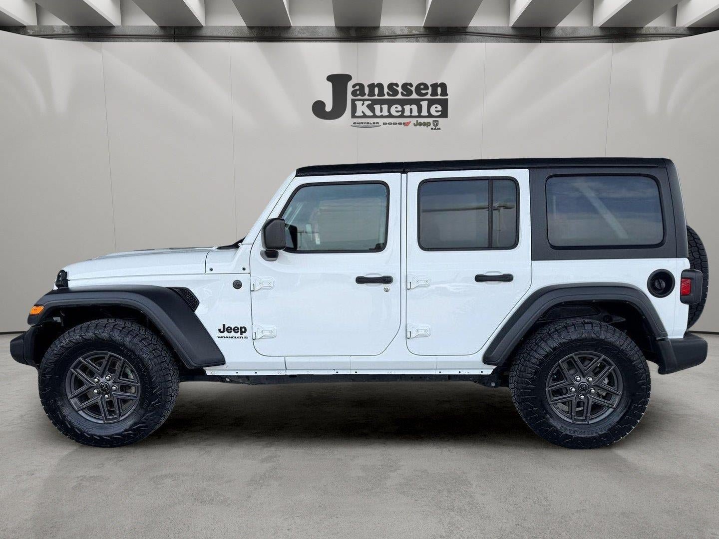 Used 2025 Jeep Wrangler Unlimited Sport AWD/4WD image 1
