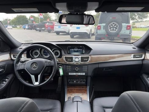 Used 2016 Mercedes-Benz E 350 Sedan image 23
