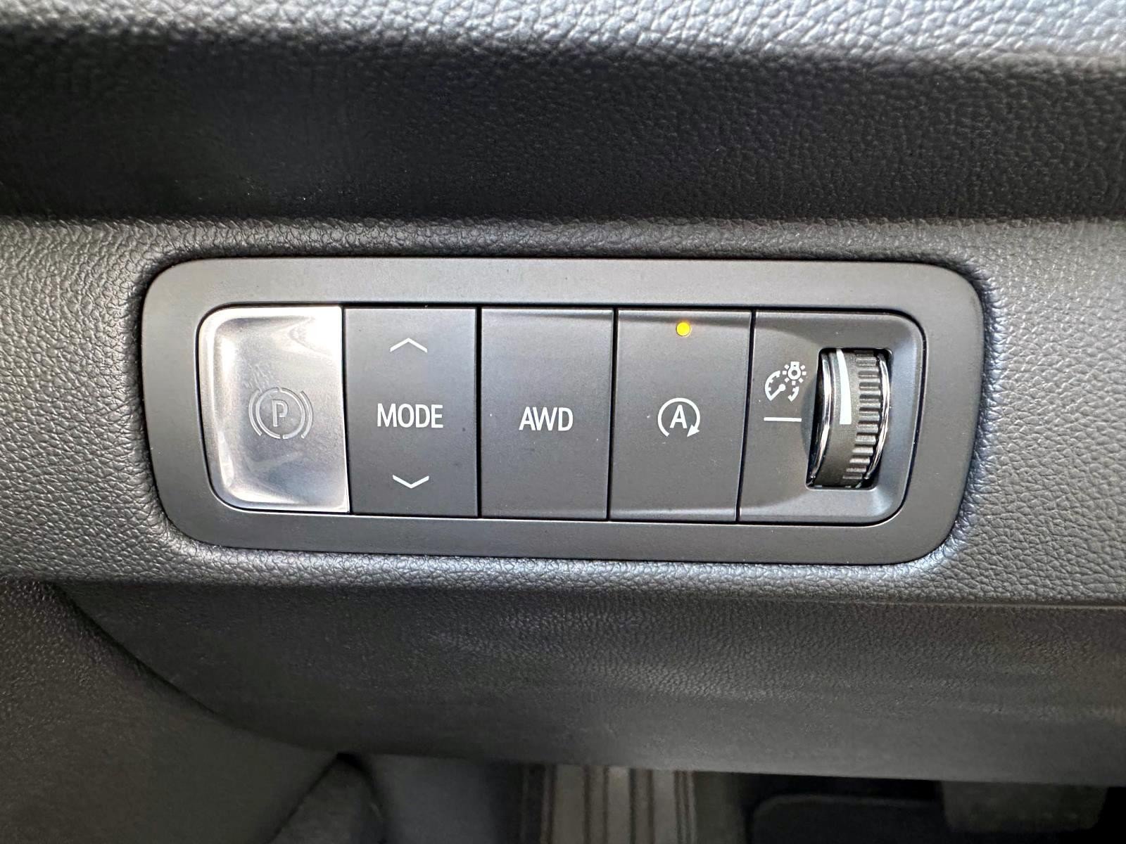 Used 2024 Chevrolet Traverse LT AWD/4WD image 16