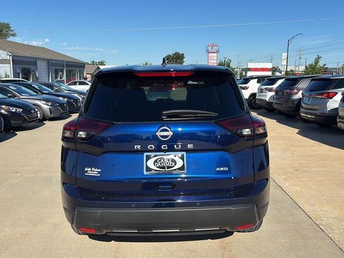 Used 2025 Nissan Rogue SV AWD/4WD image 28