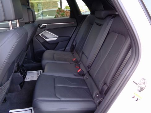 Used 2024 Audi Q3 2.0T Premium image 15