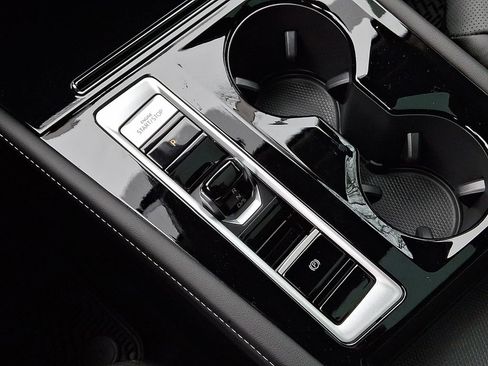 Certified 2025 Volkswagen Atlas SEL Premium R-Line image 16