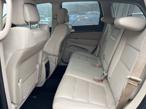 Used 2021 Jeep Grand Cherokee Laredo image 12