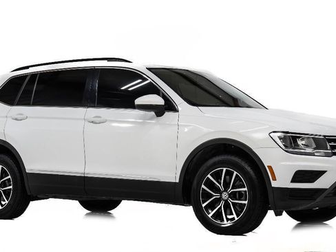 Used 2021 Volkswagen Tiguan SE FWD image 1