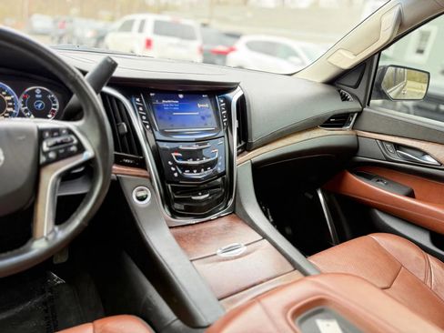 Used 2015 Cadillac Escalade Premium image 21