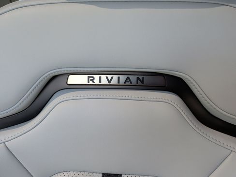 Used 2023 Rivian R1T Adventure image 35