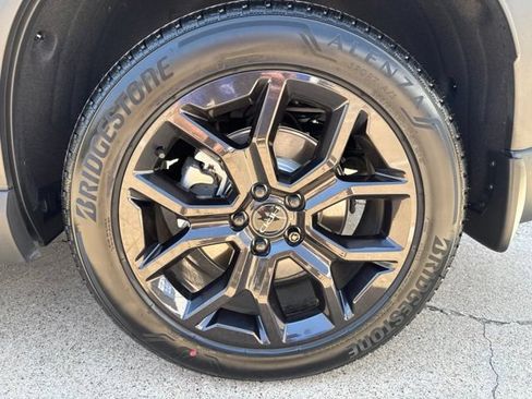 Used 2025 Honda Pilot Touring image 9