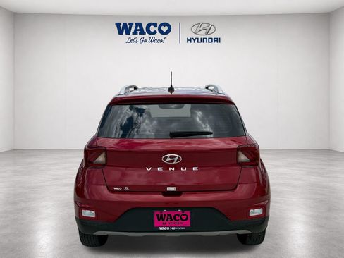 Used 2024 Hyundai Venue Limited FWD image 5