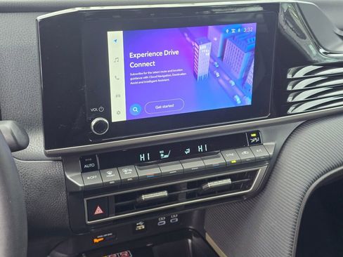 Used 2025 Toyota Camry SE image 15