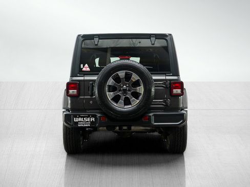 Used 2018 Jeep Wrangler Unlimited Sahara w/ Cold Weather Group AWD/4WD image 4