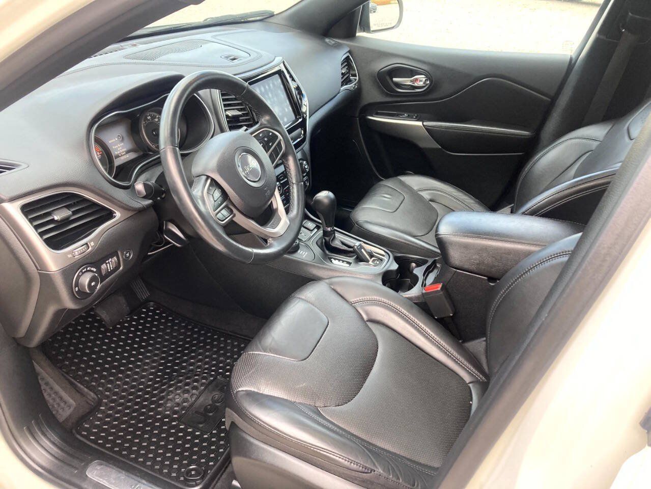 Used 2019 Jeep Cherokee High Altitude AWD/4WD image 13