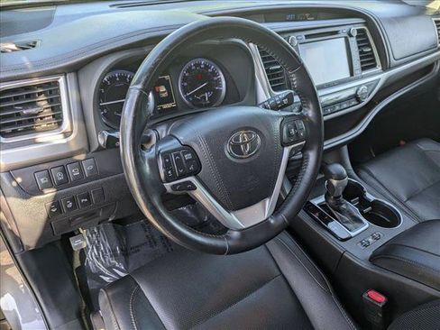 Used 2019 Toyota Highlander Limited Platinum AWD/4WD image 10