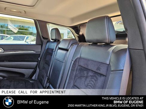 Used 2012 Jeep Grand Cherokee SRT8 w/ Luxury Group II AWD/4WD image 21