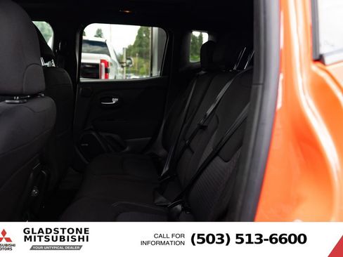 Used 2021 Jeep Renegade Latitude w/ Sun & Sound Group AWD/4WD image 22
