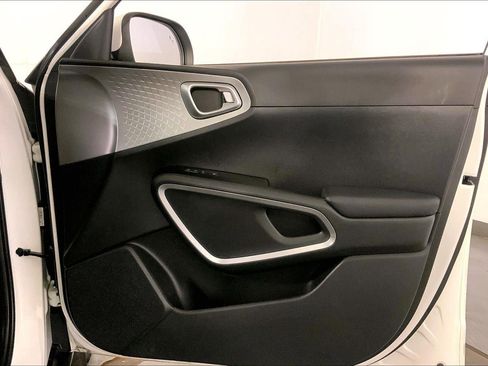 Certified 2025 Kia Soul LX FWD image 25