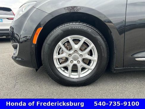 Used 2020 Chrysler Pacifica Touring-L w/ Advanced Safetytec Group image 18