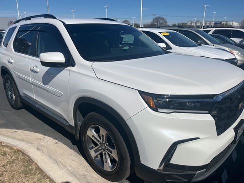 Certified 2025 Honda Pilot EX-L image 8