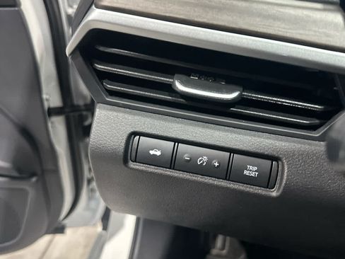Used 2025 Nissan Altima 2.5 SV FWD image 19