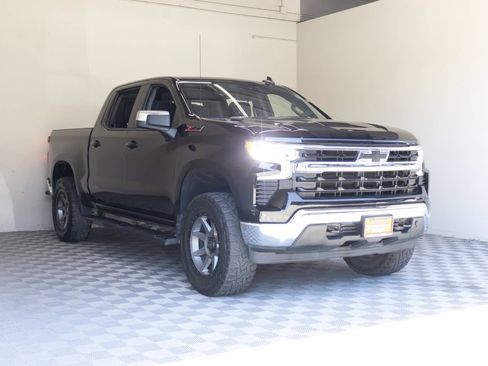 Used 2022 Chevrolet Silverado 1500 LT w/ Z71 Off-Road Package AWD/4WD image 6
