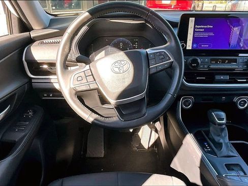 Used 2024 Toyota Grand Highlander XLE image 8