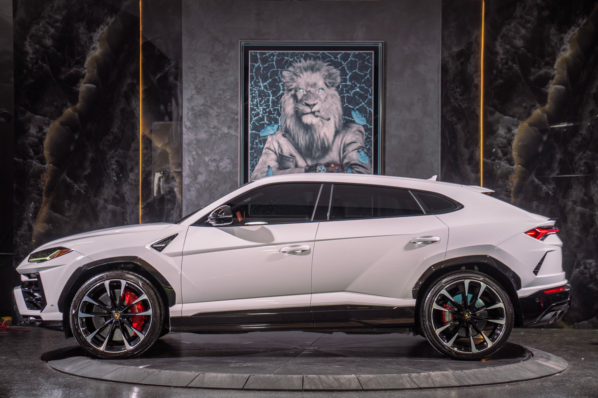 Used 2022 Lamborghini Urus AWD/4WD image 3