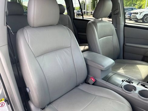 Used 2010 Toyota Highlander 2WD image 30
