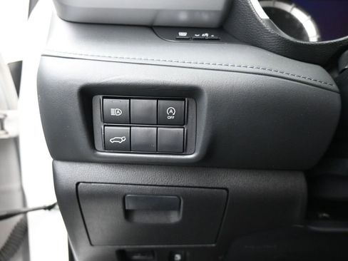 Used 2023 Toyota Highlander XLE image 11