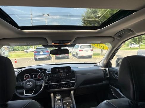Used 2022 Nissan Pathfinder Platinum w/ Cargo Package AWD/4WD image 12