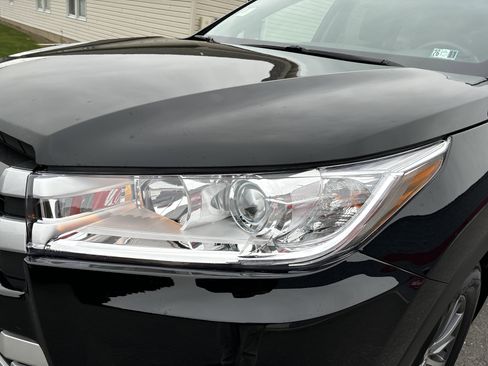 Used 2017 Toyota Highlander XLE image 10