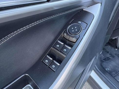 Used 2022 Ford Explorer XLT w/ Equipment Group 202A image 35