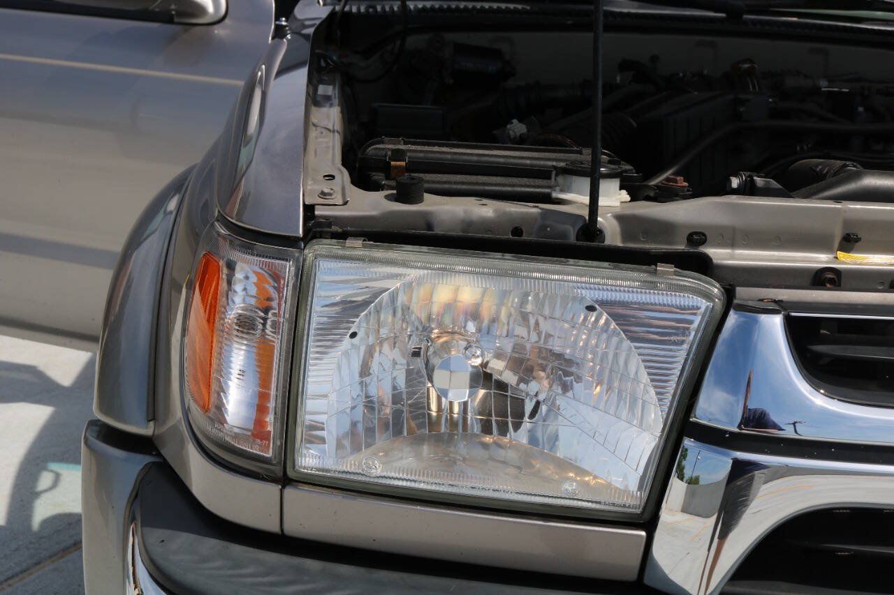 Used 2002 Toyota 4Runner SR5 AWD/4WD image 65