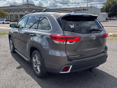 Used 2018 Toyota Highlander Limited Platinum AWD/4WD image 2