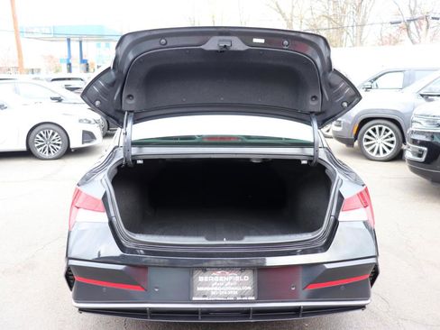 Used 2024 Hyundai Elantra Limited image 55