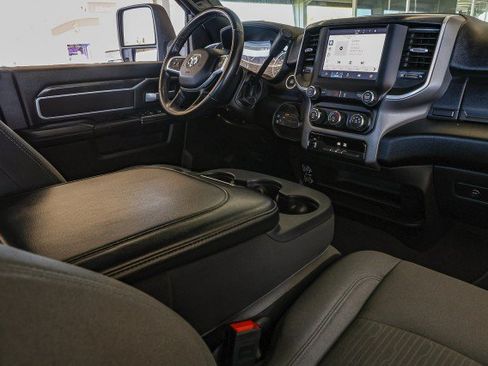 Used 2024 RAM 2500 Big Horn AWD/4WD image 33