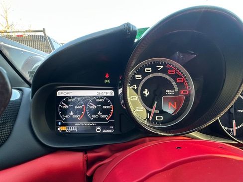 Used 2016 Ferrari California T image 21