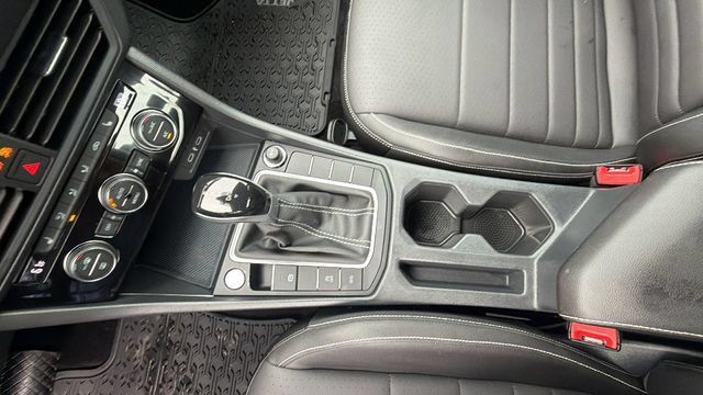 Used 2024 Volkswagen Jetta SE FWD image 25