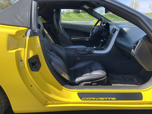 Used 2005 Chevrolet Corvette Convertible w/ Preferred Equipment Group RWD image 21