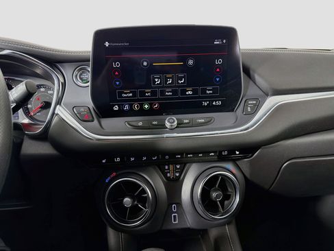 Used 2025 Chevrolet Blazer LT FWD image 23