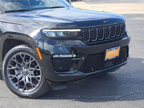 Used 2025 Jeep Grand Cherokee Summit AWD/4WD image 2