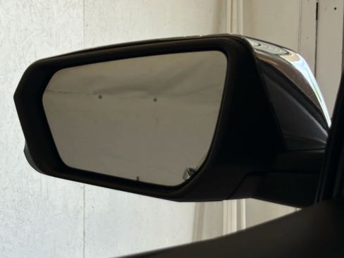 Used 2018 Chevrolet Equinox LT image 46