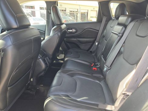 Used 2015 Jeep Cherokee Limited w/ Luxury Group AWD/4WD image 14