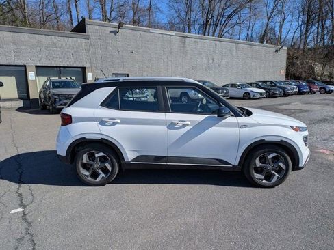 Certified 2023 Hyundai Venue Limited image 2