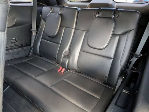 Used 2023 Ford Explorer XLT w/ Equipment Group 202A AWD/4WD image 31
